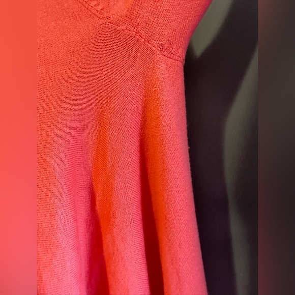 Moda International - coral short back long front open cardigan. Slight pilling - Picture 8 of 11